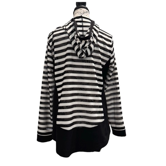 Zenergy Women’s ‘Neema’ Mesh Striped Jacket. Black, White. Size 1 - Picture 7 of 12